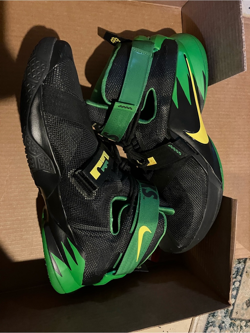 Nike LeBron Zoom Soldier 9
Premium "Oregon Ducks" Size 18
